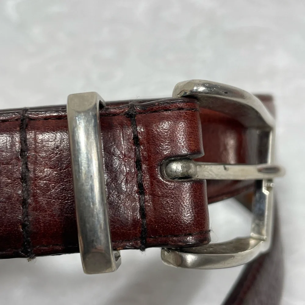 Dockers Men's Classic Brown Leather Belt Size 42 with Silver Tone Buckle.